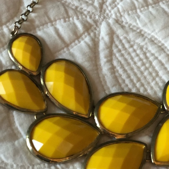 🌼Statement Necklace🌼 - Picture 3 of 4